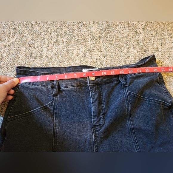 Royalty For Me cropped cargo jeans size 14 - Picture 4 of 5